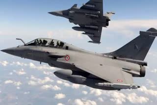 Three more Rafale jets arrive in India from France  ഫ്രാന്‍സില്‍ നിന്നും മൂന്ന് റാഫേൽ യുദ്ധവിമാനങ്ങൾ  ഇന്ത്യ  റാഫേൽ യുദ്ധവിമാനങ്ങൾ  Rafale jets  Rafale fighter jets arrived in India after flying non-stop  The new batch of the aircraft will be part of the IAF's second squadron  റാഫേൽ യുദ്ധവിമാനങ്ങൾ  വ്യോമസേനയുടെ രണ്ടാമത് സ്‌ക്വാഡ്രണ്‍