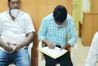 acb-raided-surveyor-officer-ravikumar-when-he-takes-bribe-for-survey