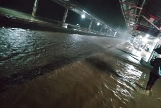 Railway traffic in Mumbai