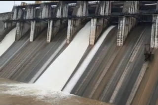 Three gates opened Vishroli Dam, Amravati