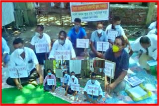 tea farmers protest in Charaideo etv bharat assam