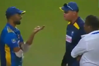 ind vs sl : Sri Lanka coach Mickey Arthur and captain dasun shanaka involved in heated argument after losing to India, video goes viral