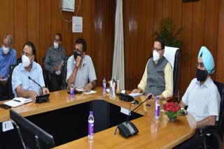 chief-minister-pushkar-dhami-holds-review-meeting-with-officials-regarding-covid-19
