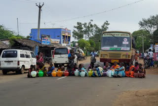 குடிநீர் இன்றி தவிக்கும் கிராம மக்கள்