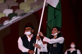 tokyo olympics 2020 : pakistan-teams-flag-bearer-flouts-covid-rules-marches-mask-free-at-opening-parade