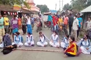 উচ্চ মাধ্যমিকের ফলাফল নিয়ে বিভিন্ন জায়গায় বিক্ষোভ দেখাল পরীক্ষার্থীরা ৷