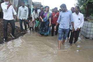 navneet rana critisize cm uddhav thackrey over flood visit
