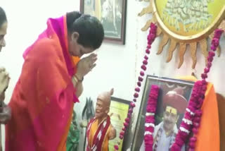 seond-wife-of-ayushi-organized-guru-purnima-at-bhaiyyu-maharaj-ashram