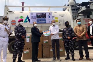 INS Airavat reaches Indonesia news  INS Airavat Indonesia news  INS Airavat news  Indonesia news  oxygen concentrators  Liquid Medical Oxygen  LMO  ഐഎൻഎസ് ഐരാവത് ഇന്തോനേഷ്യയിലെത്തി  ഐഎൻഎസ് ഐരാവത് ഇന്തോനേഷ്യയിലെത്തിയ വാർത്ത  ഐഎൻഎസ് ഐരാവത്  ഐഎൻഎസ് ഐരാവത് വാർത്ത  ഓക്‌സിജൻ കോൺസെൻട്രേറ്ററുകളുമായി ഐഎൻഎസ് ഐരാവത് ഇന്തോനേഷ്യയിലെത്തി  ഓക്‌സിജൻ കോൺസെൻട്രേറ്ററുകളുമായി ഐഎൻഎസ് ഐരാവത് ഇന്തോനേഷ്യയിലെത്തിയ വാർത്ത  എൽഎംഒ  ഓക്‌സിജൻ കോൺസെൻട്രേറ്റർ