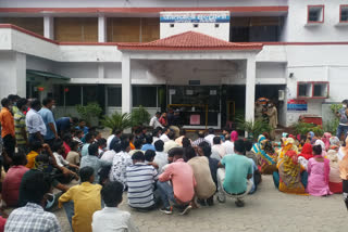 Safai Karamcharis protest at haldwani Kotwali