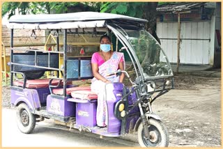 women-trying-to-earn-money-through-a-e-rickshaw-due-to-covid-19-situation