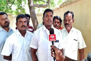 Electrical contract workers consultative meeting  Electrical contract workers  contract workers  consultative meeting  meeting  Electrical contract workers meeting at karur  karur news  karur latest news  கரூர் செய்திகள்  கரூர் மாவட்ட செய்திகள்  கரூரில் மின்வாரிய ஒப்பந்த தொழிலாளர்கள் ஆலோசனைக் கூட்டம்  ஆலோசனைக் கூட்டம்  மின்வாரிய ஒப்பந்த தொழிலாளர்கள் ஆலோசனைக் கூட்டம்  மின்வாரிய ஒப்பந்த தொழிலாளர்கள்