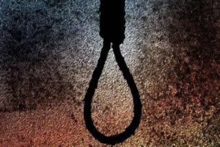 police constable suicide in thirunelveli  thirunelveli news  thirunelveli latest news  police constable suicide  suicide  நெல்லையில் காவலர் தூக்கிட்டு தற்கொலை  காவலர் தூக்கிட்டு தற்கொலை  தூக்கிட்டு தற்கொலை  தற்கொலை  திருநெல்வேலி மாவட்ட செய்திகள்