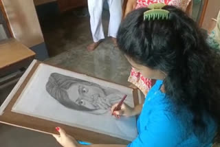 shuvra-pal-from-sonarpur-get-1st-position-in-india-book-of-records-for-her-painting