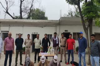 पुलिस की गिरफ्त में आरोपी