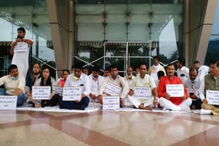AAP councilors protest