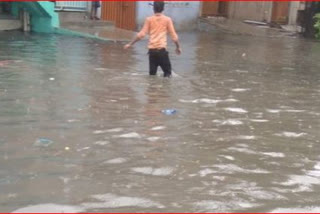 دہلی میں موسلا دھار بارش پانی جمع سے ٹریفک جام