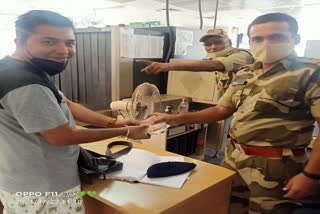 CISF returned bag with cash which left at dwarka metro station