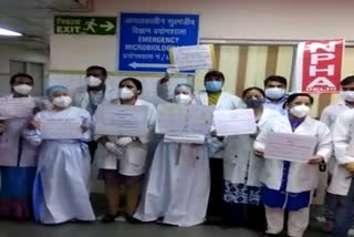 Federation of Indian Laboratory Technology holds a symbolic protest in Delhi