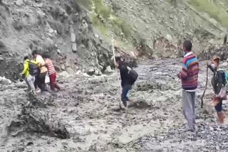 youth-made-more-than-25-people-cross-the-drain-in-lahaul-spiti