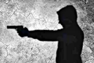 criminals enter store shoot a gold businessman in madhubani