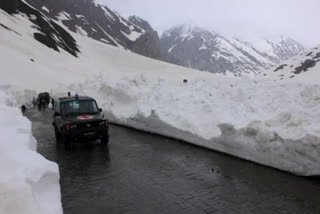 Srinagar-Leh highway blocked in J&K's Ganderbal