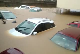 several car is drowned in water in ranchi