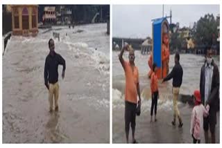 over excited people did risky photosation over godavari river nashik