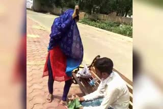 Girlfriend beat boyfriend with slippers in Shivpuri