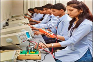 Students have registered to enroll in the BE BTech course  சென்னை செய்திகள்  chennai news  chennai latest news  Students have registered to enroll in the BE BTech course in chennai  BE BTech course  Students have registered more in BE BTech course  BE course application  BTech course application  பிஇ பிடெக் படிப்பில் சேர்வதற்கு விண்ணப்பம்  ஆன்லைன் விண்ணப்ப பதிவு  பிஇ படிப்பில் சேர்வதற்கு ஆன்லைன் விண்ணப்ப பதிவு தொடக்கம்  பிடெக் படிப்பில் சேர்வதற்கு ஆன்லைன் விண்ணப்ப பதிவு தொடக்கம்  பிஇ பிடெக் படிப்பு  மாணவர் சேர்கை