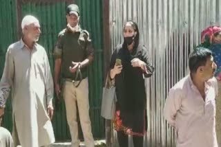 ddc chairperson nuzhat ishfaq visits cloudburst hit villages in ganderbal