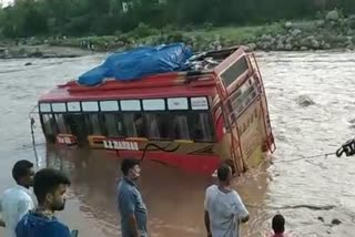 bus stuck while crossing in birma river