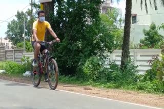 officer riding cycle