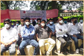 aasu-protest-at-teok-to-reopen-a-old-dairy-farm