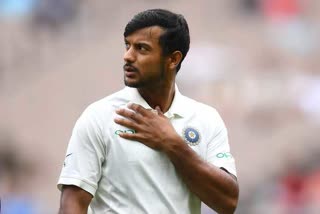 Mayank Agarwal  മായങ്ക് അഗർവാൾ  മായങ്ക് അഗർവാൾ ആദ്യ ടെസ്റ്റിൽ നിന്ന് പുറത്ത്  Mayank Agarwal out of first Test  ബി.സി.സി.ഐ  BCCI  റിഷഭ് പന്ത്  കെ.എൽ രാഹുൽ  India England test