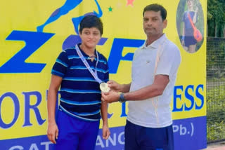 10th student Vanshika won gold in national competition of pole vault