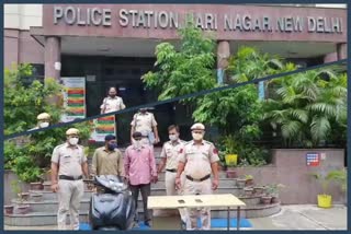 Hari Nagar Police arrested two snatchers