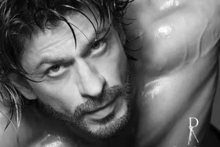 Shah Rukh Khan's-pic-from-dabboo-ratnani-calendar-out-fans-say-someone-call-ambulance