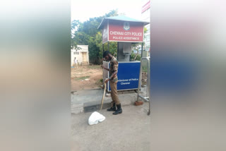 Snake issue  chennai news  chennai latest news  chennai snake issue  Snake  Snake caught in the office of the Commissioner of Police in chennai  Snake caught  office of the Commissioner of Police  commissioner office  காவல் ஆணையர் அலுவலம்  சென்னை காவல் ஆணையர் அலுவலகம்  காவல் ஆணையர் அலுவலகத்தில் பிடிபட்ட பாம்பு  சென்னை காவல் ஆணையர் அலுவலகத்தில் பிடிபட்ட பாம்பு  பாம்பு