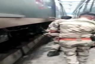 woman jumps on janakpuri west metro track