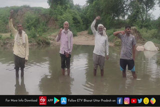 गांव की गलियों में भरा गंदा पानी