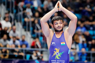 Deepak Punia beats China's Lin Zushen in Men's Freestyle 86kg bout