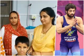 wrestler Ravi Dahiya family