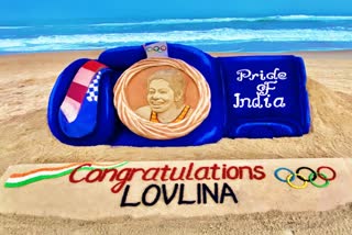 international sand artist Sudarsan pattnaik, 10ft long sand glove for boxer lovlina borgohain, olympics bronze medalist lovelina borgohain, ବାଲୁକା କଳାରେ ଲଭଲିନାଙ୍କୁ ଶୁଭେଚ୍ଛା, Tokyo Olympics, ଟୋକିଓ ଅଲମ୍ପିକ ସେମିଫାଇନାଲ, ଅନ୍ତର୍ଜାତୀୟ ବାଲୁକାଶିଳ୍ପୀ ସୁଦର୍ଶନ ପଟ୍ଟନାୟକ