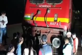 engine of train suddenly derailed in dhanbad