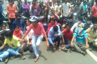 students in dhanbad jammed rob due to less marks in exam