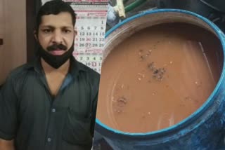 excise seized 20 litre illicit liquor and 300 litre vash  excise  liquor  vash  ഹോട്ടലിന്‍റെ മറവിൽ ചാരായ വിൽപ്പന  കണ്ണൂരിൽ ഹോട്ടലുടമയെ എക്‌സൈസ് സംഘം അറസ്റ്റ് ചെയ്തു  കണ്ണൂർ വാർത്ത  kannur news