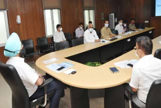 chief-secretary-instructs-officials-regarding-pothole-free-and-patchless-roads-in-uttarakhand