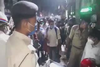 पटना में पुलिस छात्र में मारपीट