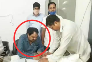 Government babu arrested for taking bribe